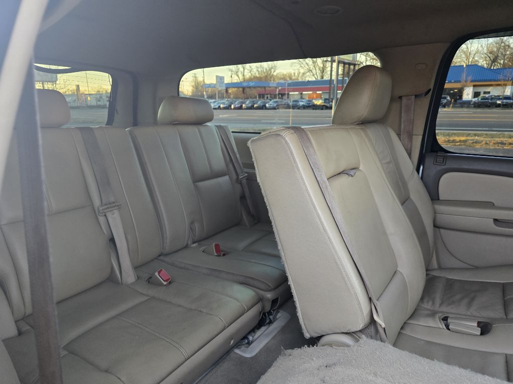 CHEVROLET SUBURBAN 2011 CHEVROLET SUBURBAN 1GNSKJE34BR190077