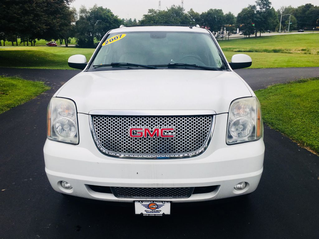 Photo 2 of this GMC YUKON XL