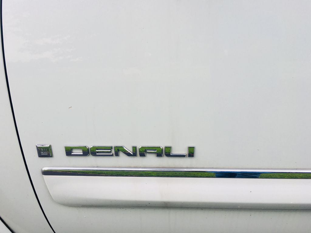 Photo 12 of this GMC YUKON XL