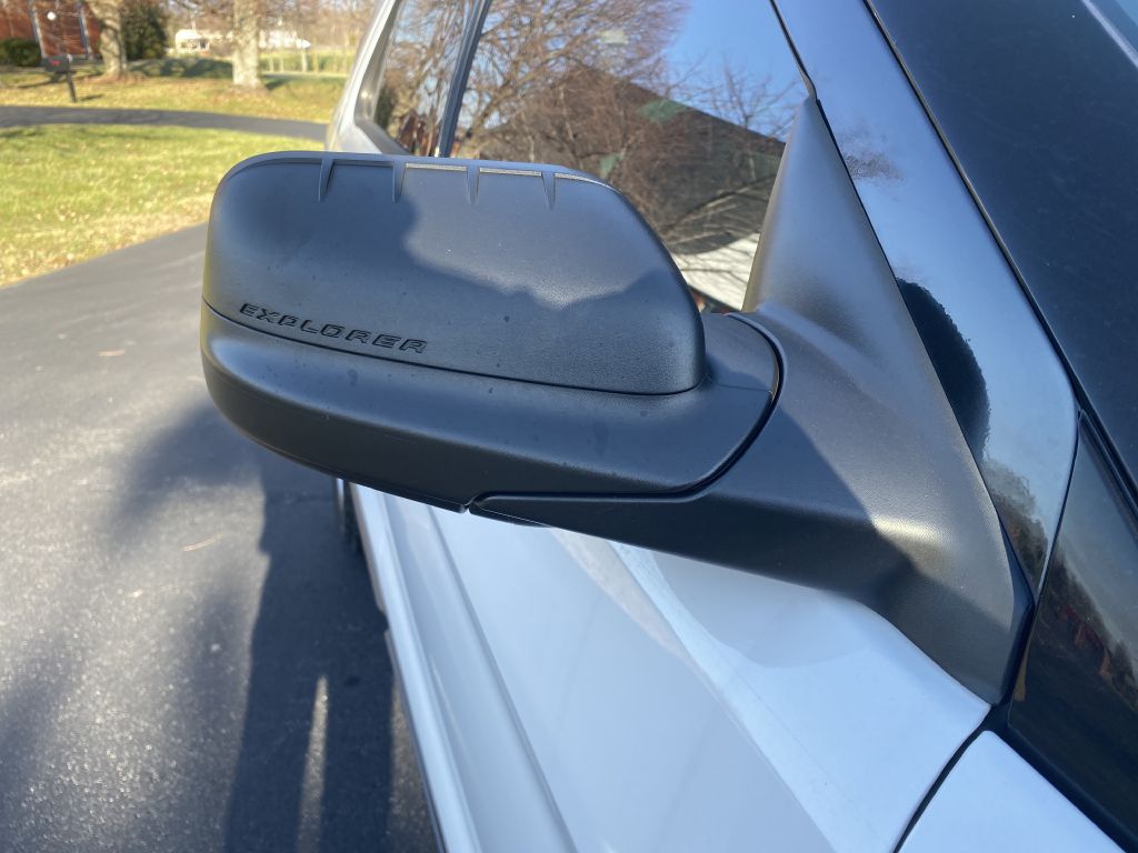 Photo 8 of this FORD EXPLORER