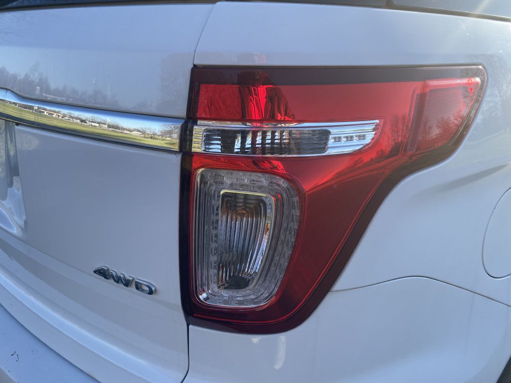 Photo 10 of this FORD EXPLORER