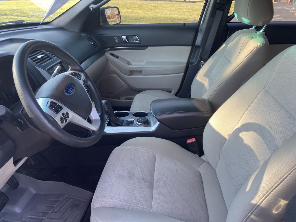 Photo 13 of this FORD EXPLORER