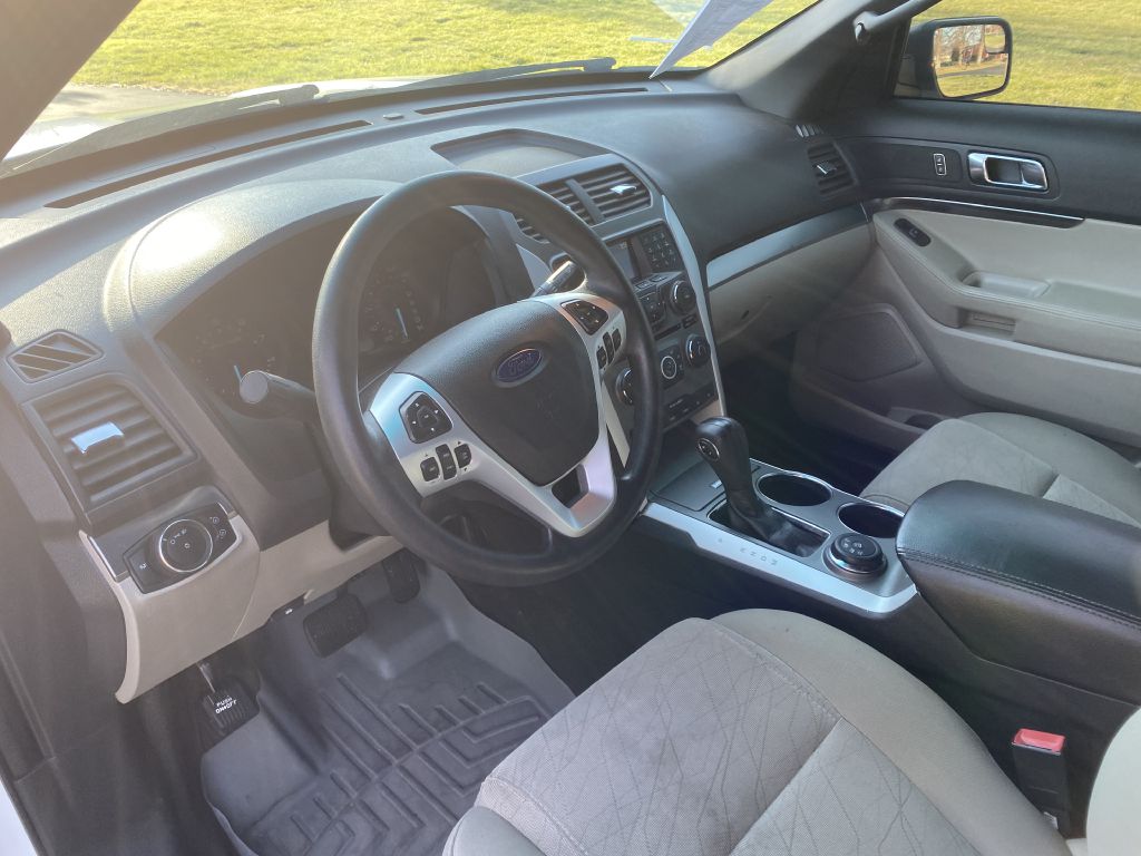 Photo 14 of this FORD EXPLORER