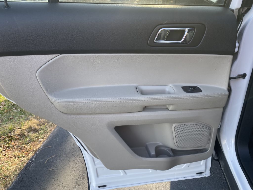 Photo 18 of this FORD EXPLORER