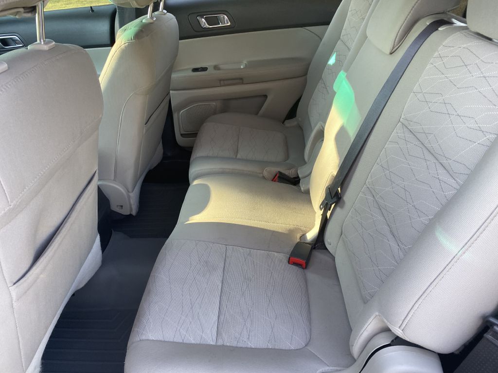 Photo 19 of this FORD EXPLORER