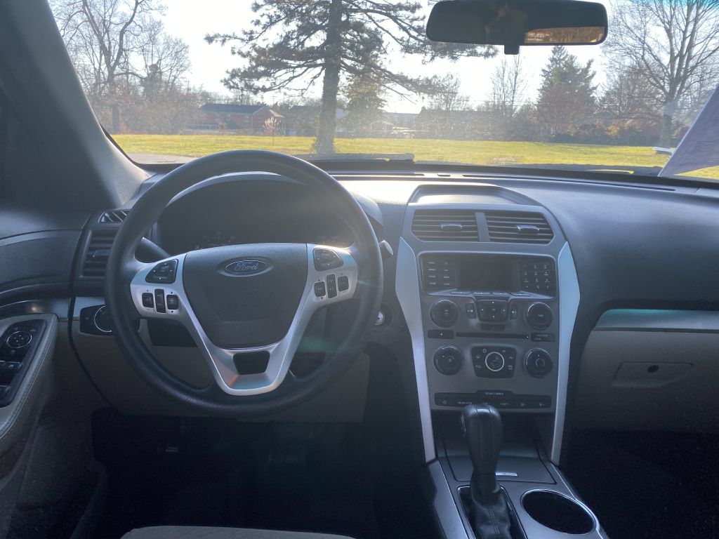 Photo 21 of this FORD EXPLORER