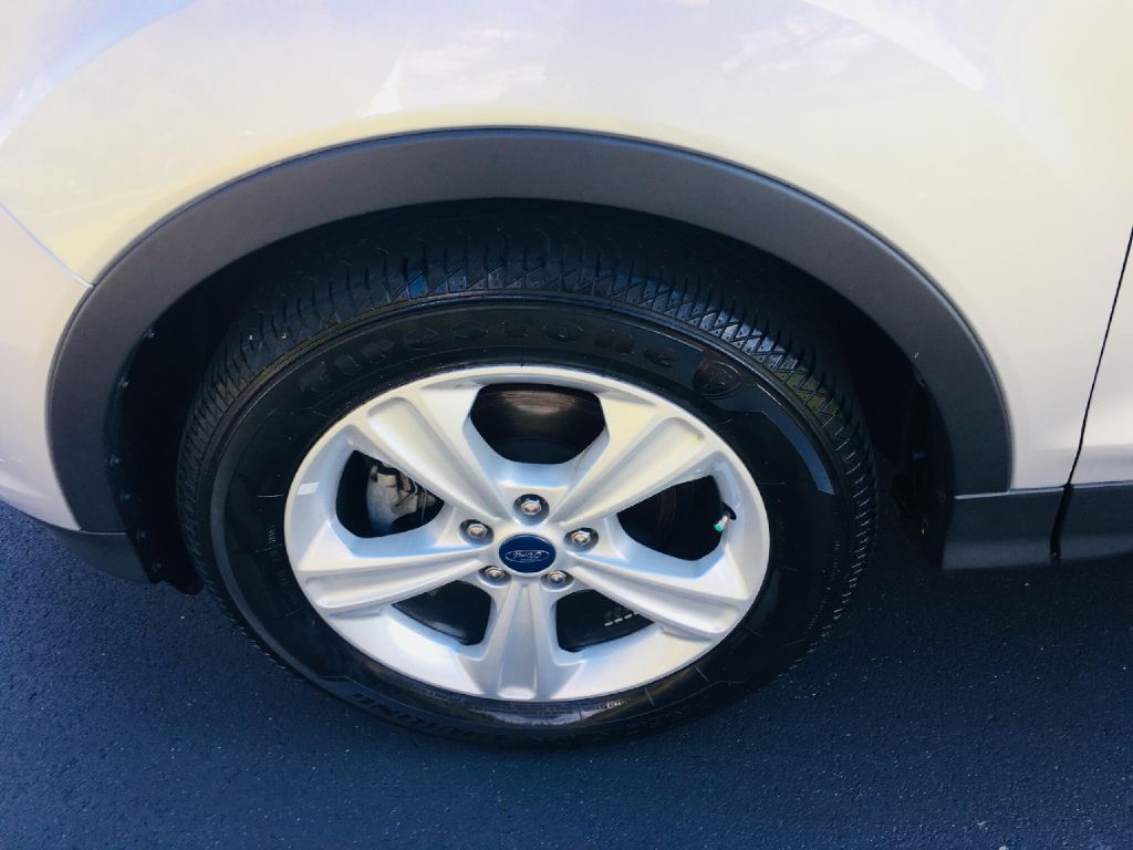 Photo 10 of this FORD ESCAPE