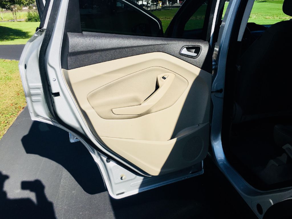 Photo 12 of this FORD ESCAPE