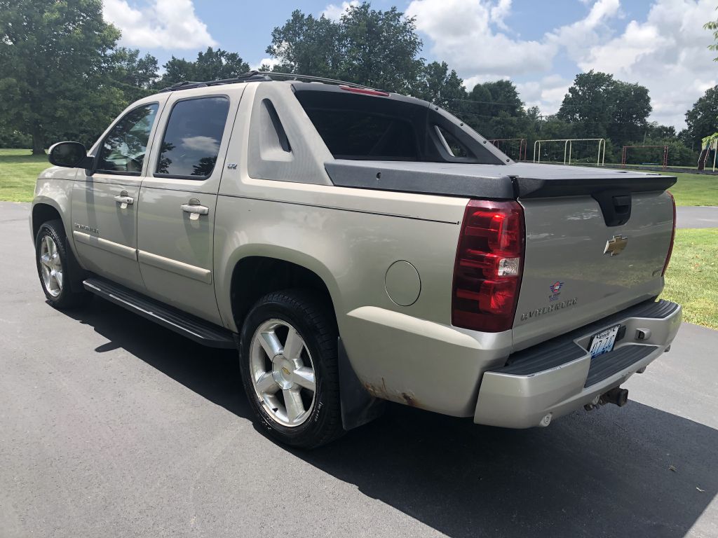 Photo 4 of this CHEVROLET AVALANCHE