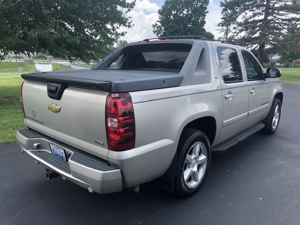 Photo 6 of this CHEVROLET AVALANCHE
