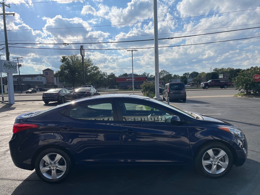Photo 5 of this HYUNDAI ELANTRA