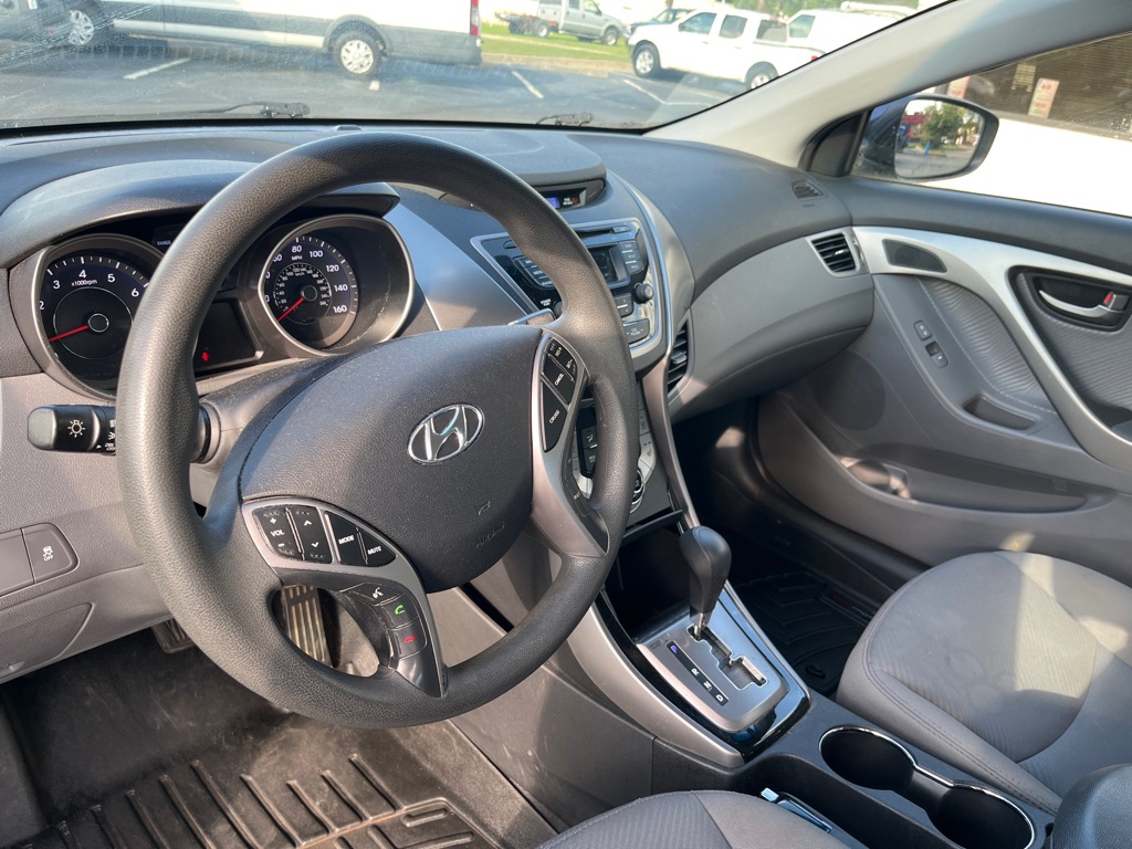 Photo 9 of this HYUNDAI ELANTRA