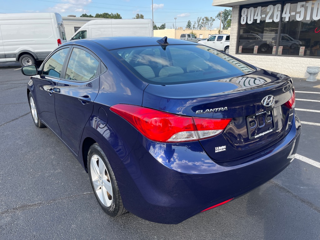 Photo 8 of this HYUNDAI ELANTRA