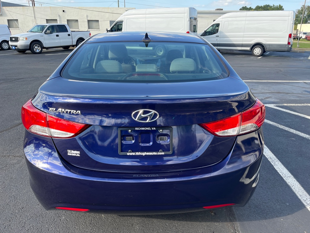 Photo 7 of this HYUNDAI ELANTRA