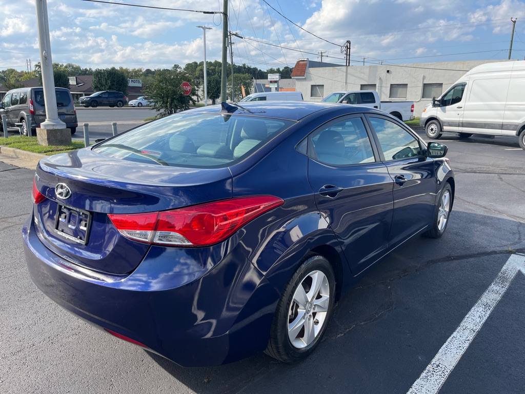 Photo 6 of this HYUNDAI ELANTRA