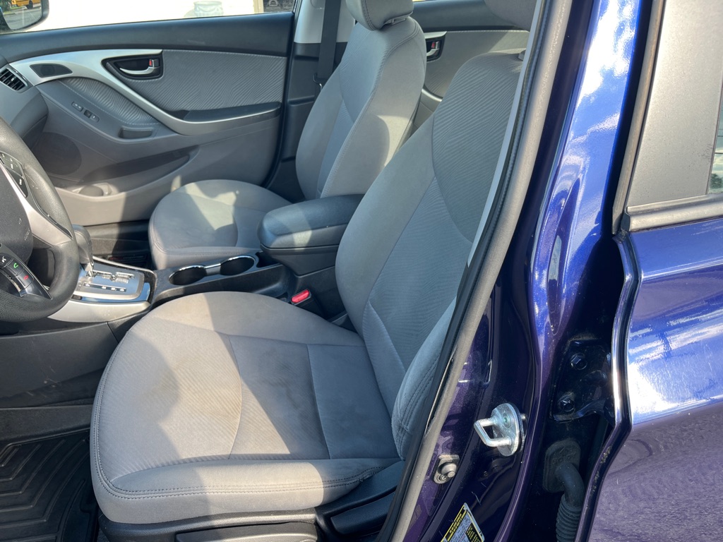 Photo 17 of this HYUNDAI ELANTRA