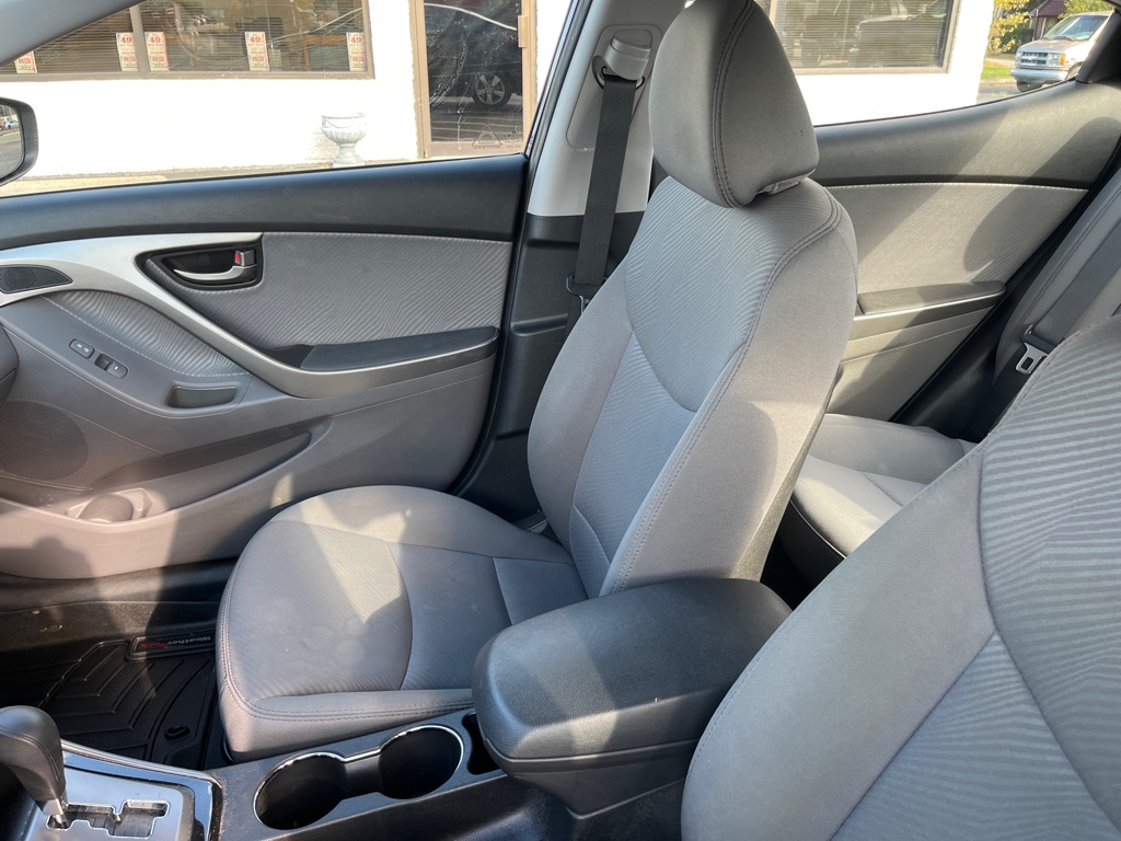 Photo 18 of this HYUNDAI ELANTRA