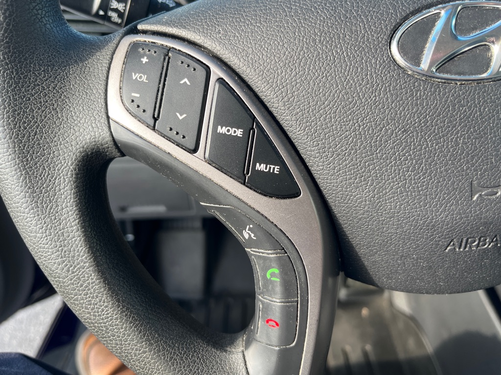 Photo 15 of this HYUNDAI ELANTRA