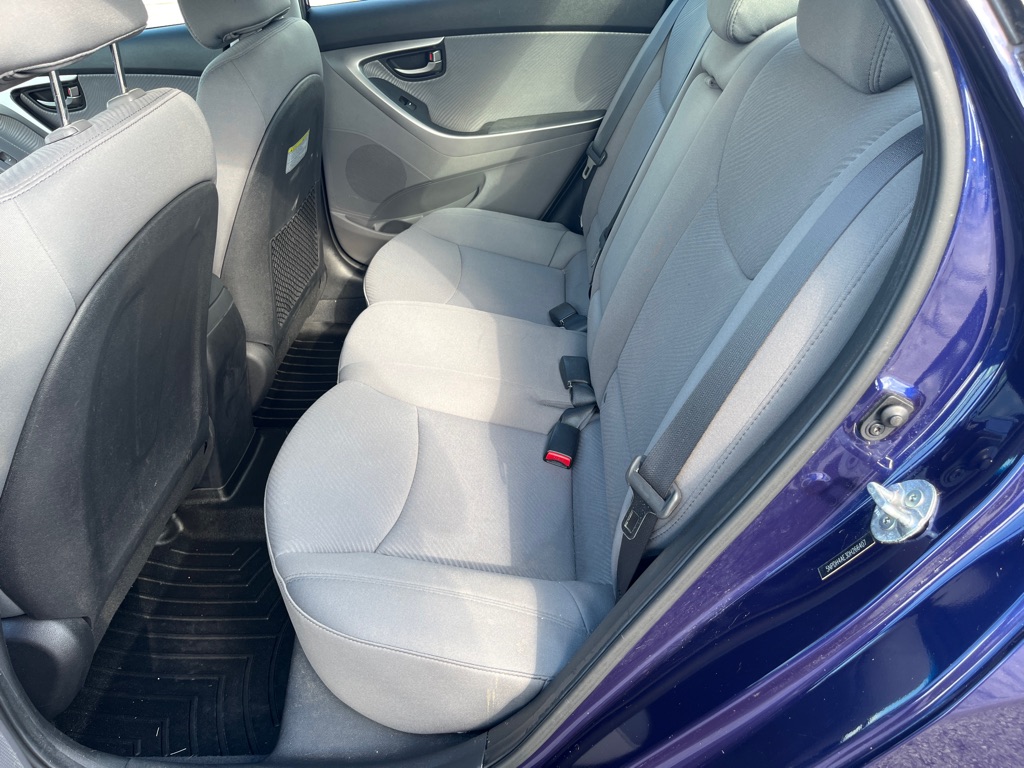 Photo 19 of this HYUNDAI ELANTRA