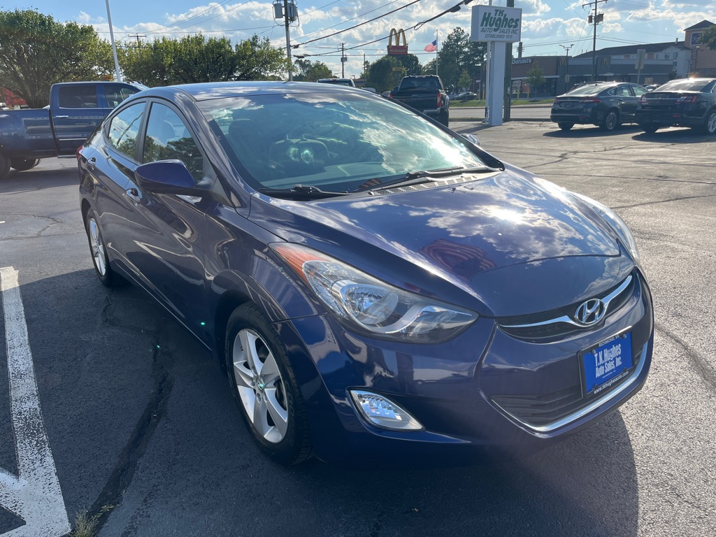Photo 4 of this HYUNDAI ELANTRA