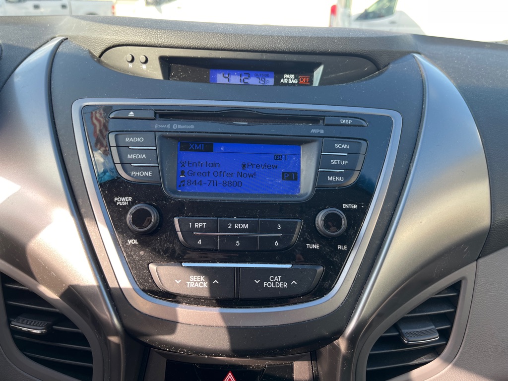 Photo 10 of this HYUNDAI ELANTRA