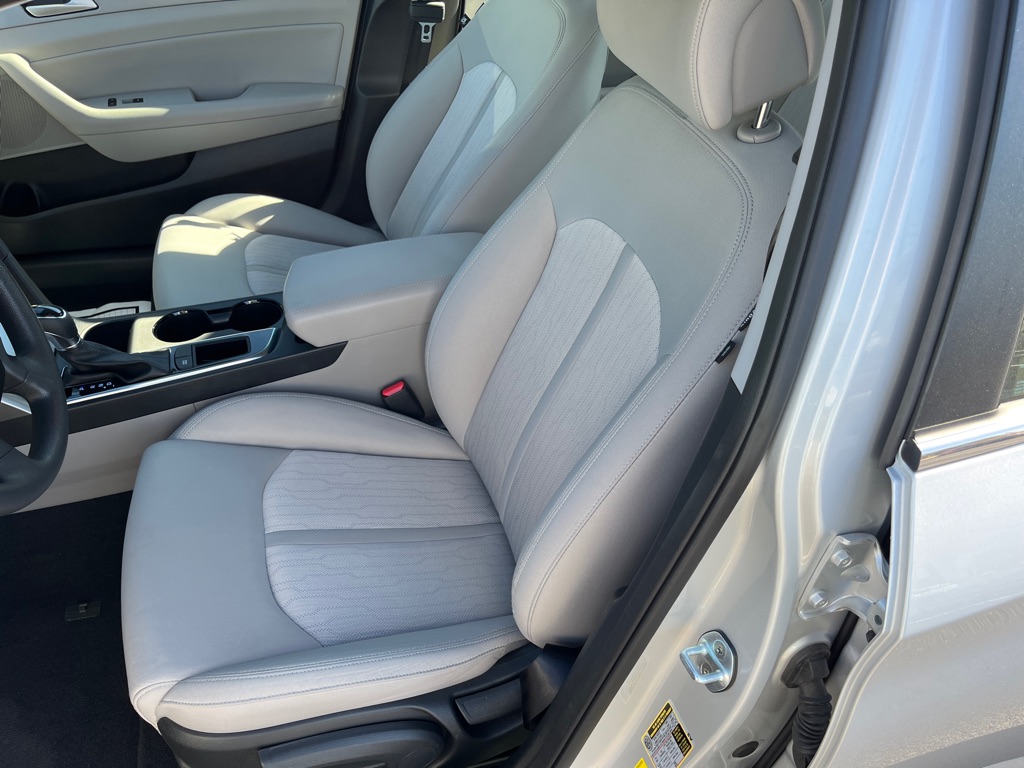 Photo 17 of this HYUNDAI SONATA