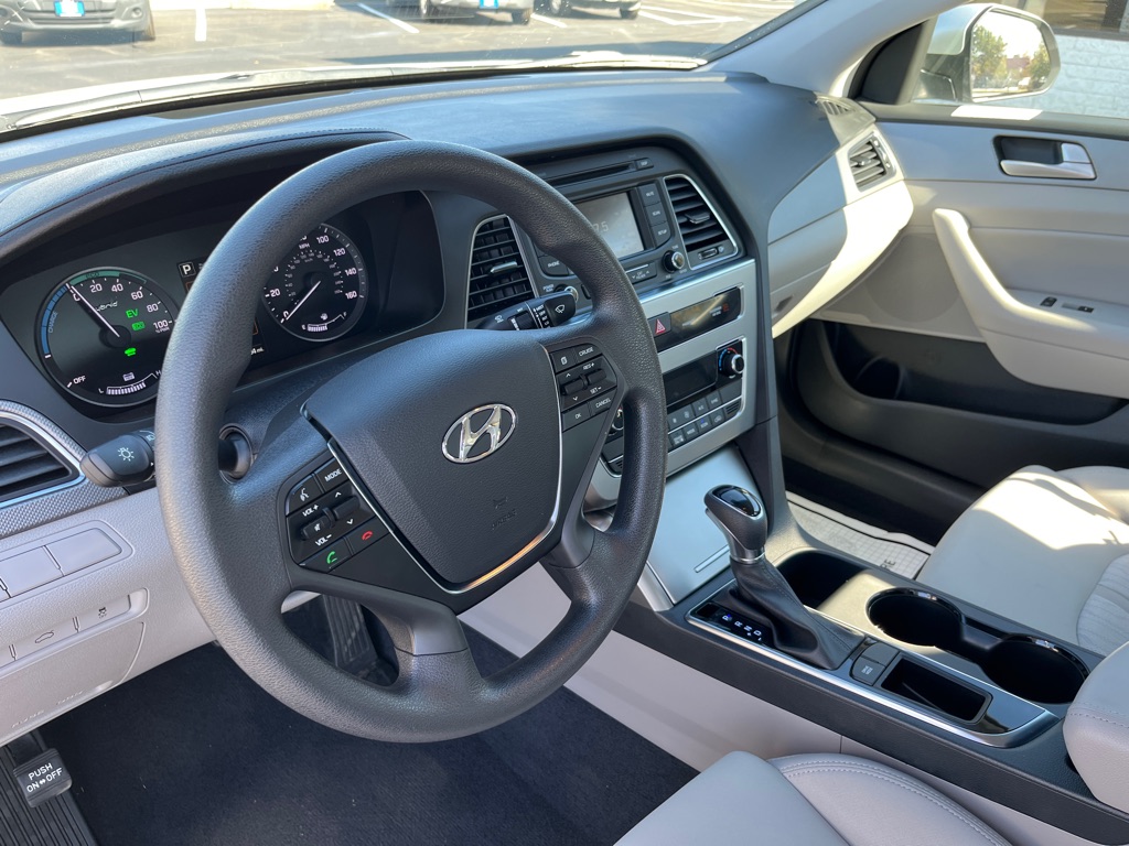 Photo 9 of this HYUNDAI SONATA