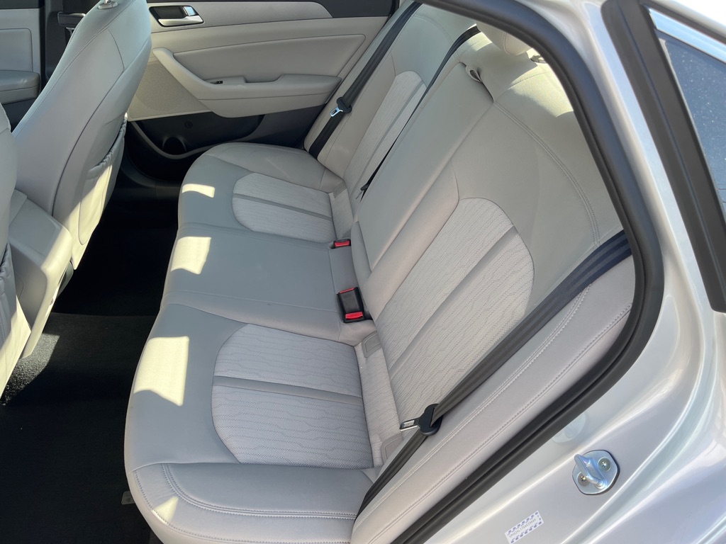Photo 19 of this HYUNDAI SONATA