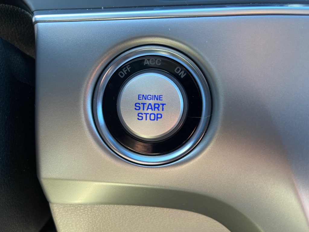 Photo 21 of this HYUNDAI SONATA