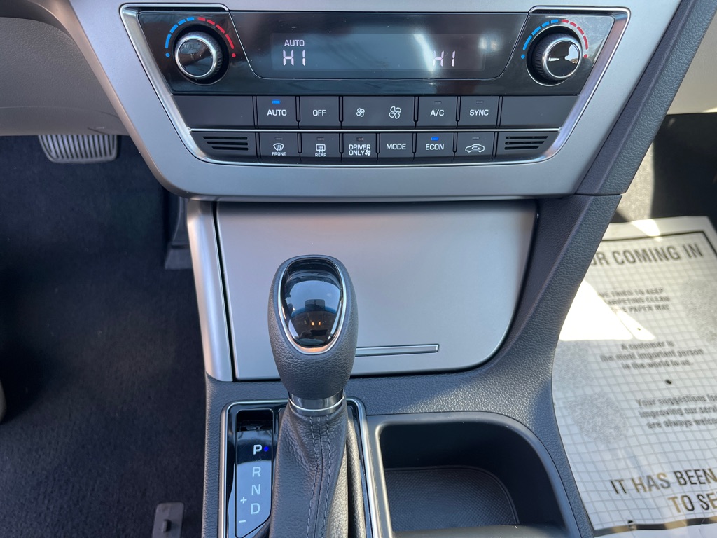 Photo 11 of this HYUNDAI SONATA