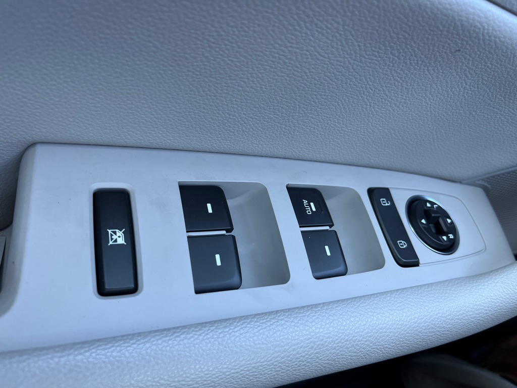Photo 16 of this HYUNDAI SONATA
