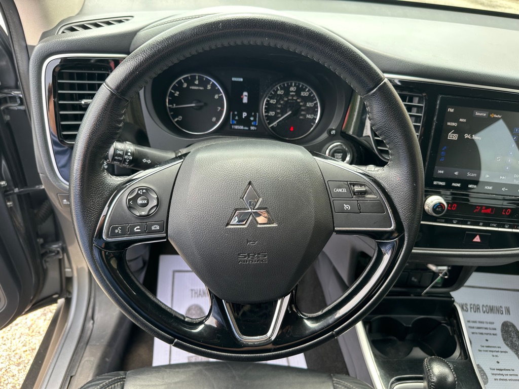 Photo 9 of this MITSUBISHI OUTLANDER