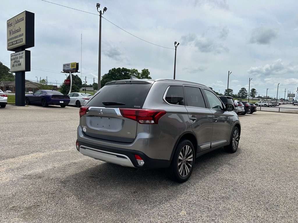 Photo 4 of this MITSUBISHI OUTLANDER