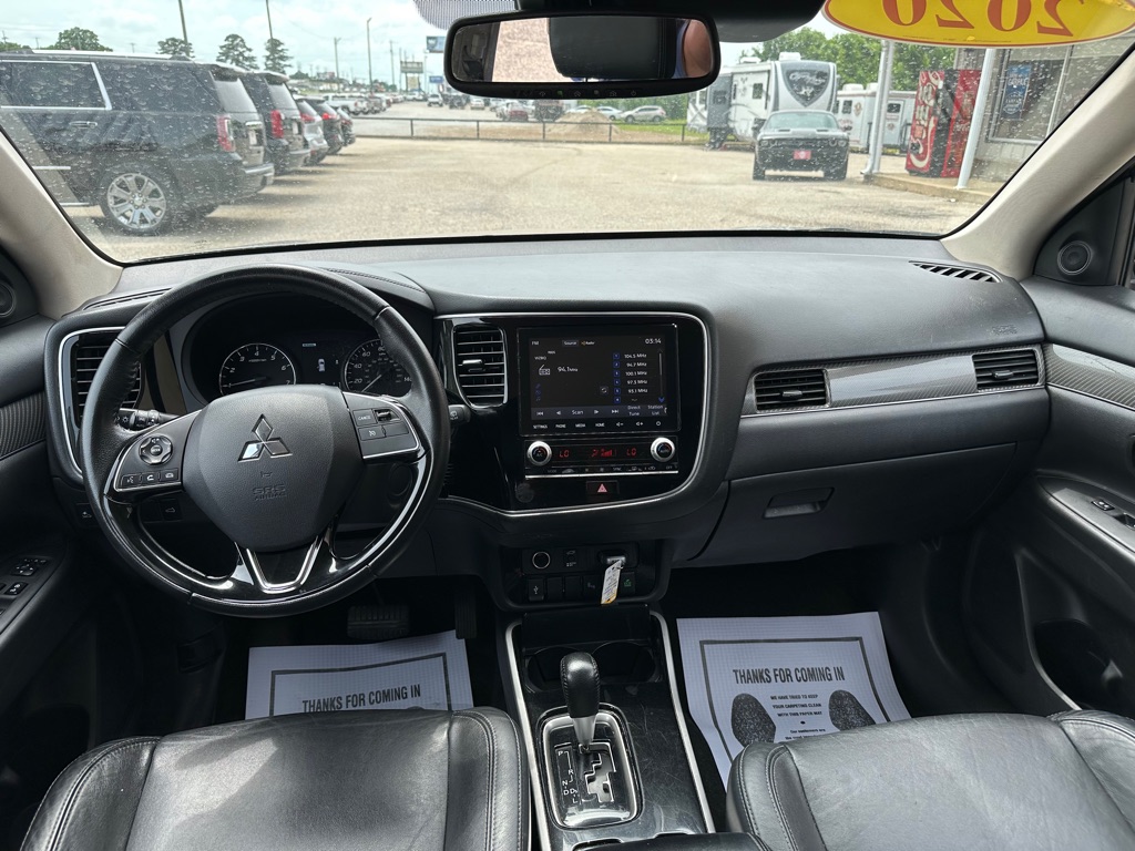 Photo 8 of this MITSUBISHI OUTLANDER