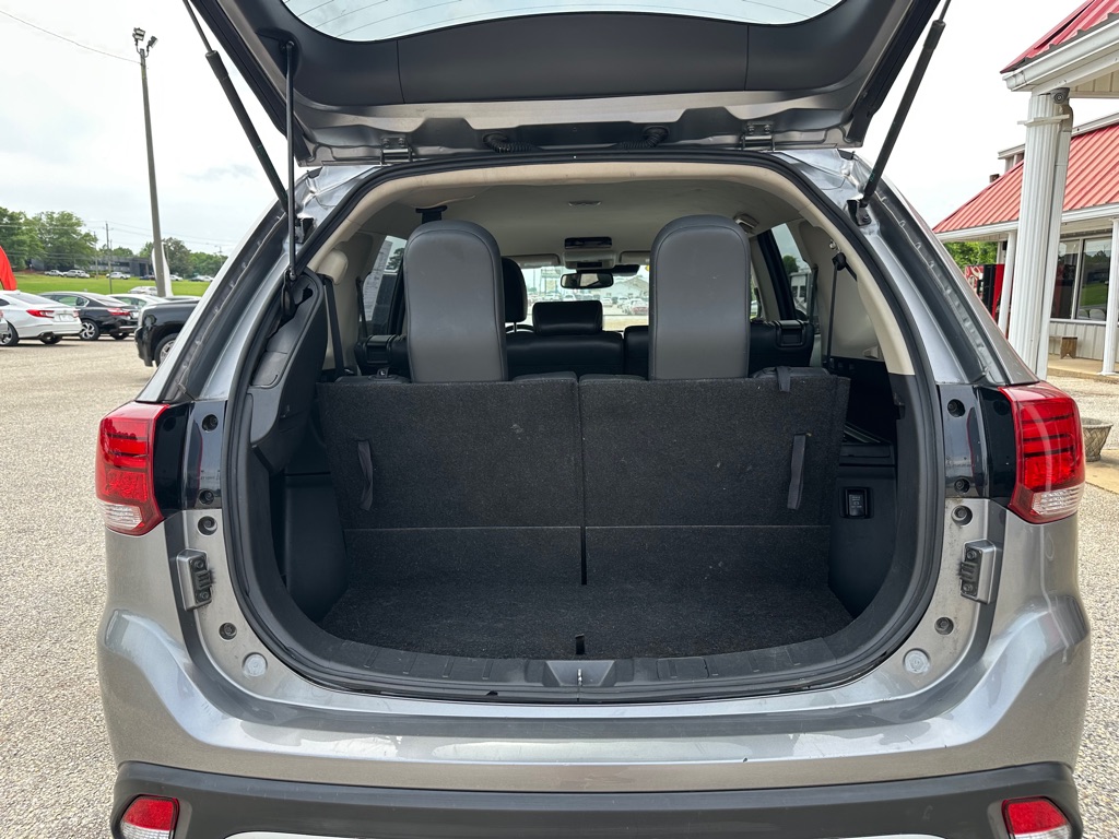 Photo 6 of this MITSUBISHI OUTLANDER