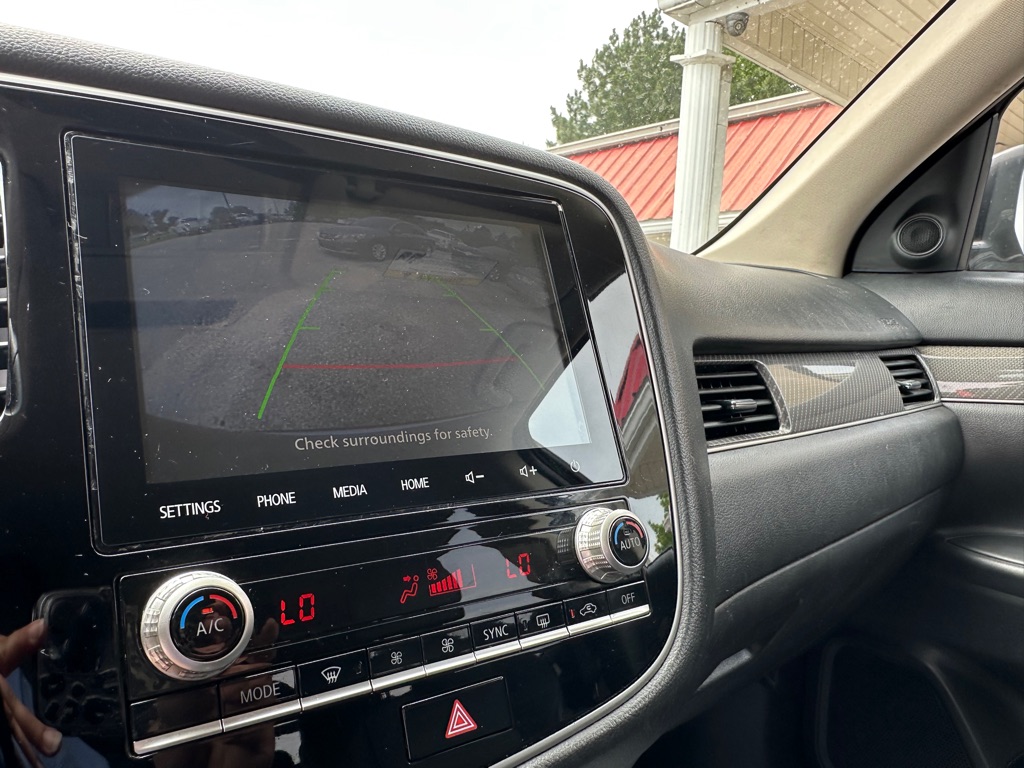 Photo 10 of this MITSUBISHI OUTLANDER