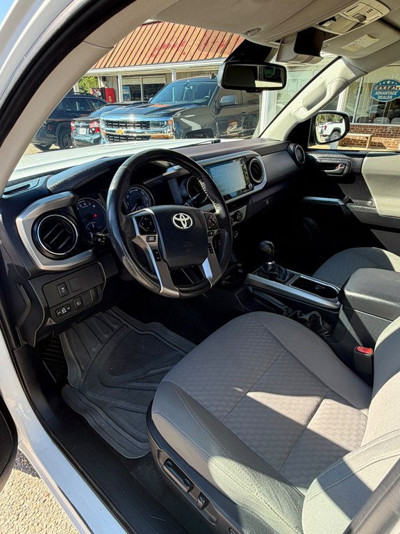 Photo 13 of this TOYOTA TACOMA