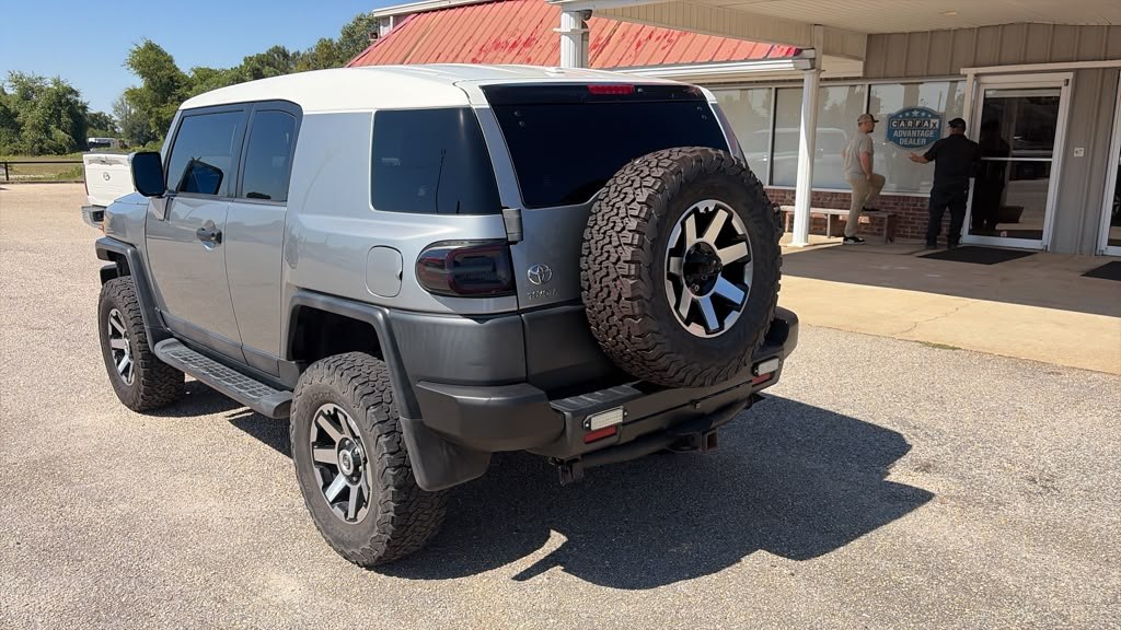 Photo 8 of this TOYOTA FJ CRUISER