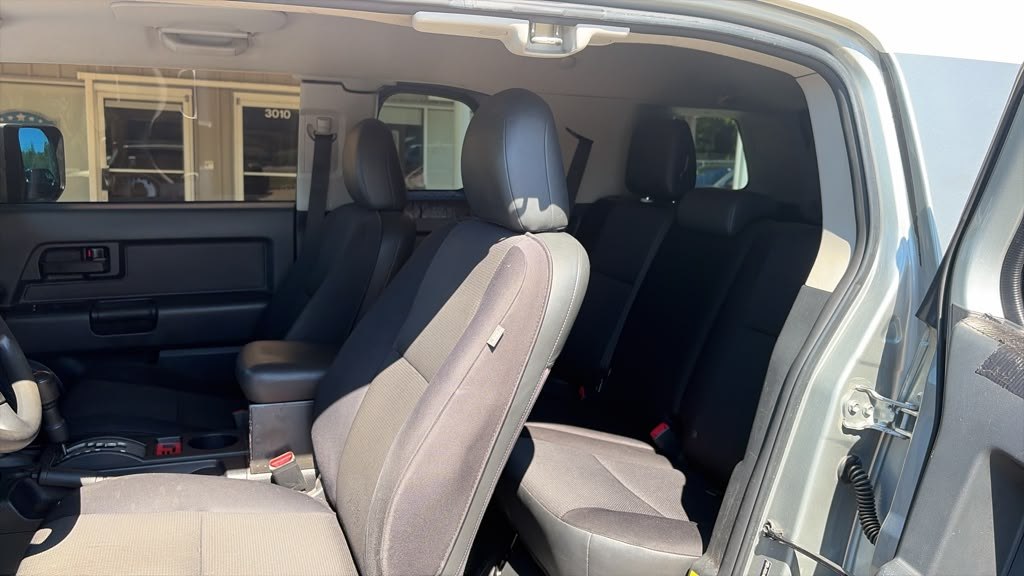 Photo 5 of this TOYOTA FJ CRUISER