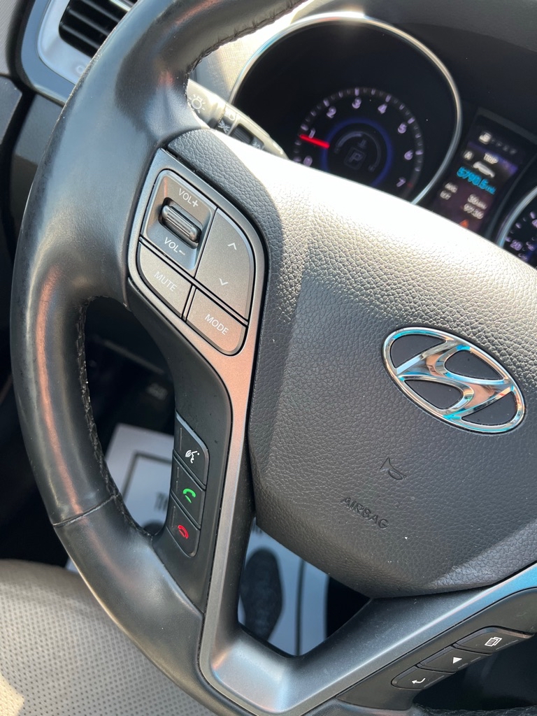 Photo 33 of this HYUNDAI SANTA FE