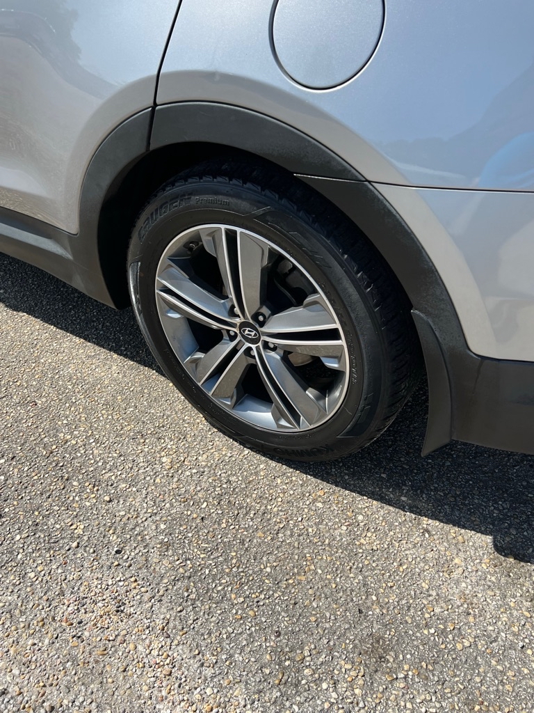 Photo 14 of this HYUNDAI SANTA FE