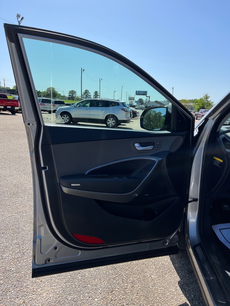 Photo 12 of this HYUNDAI SANTA FE