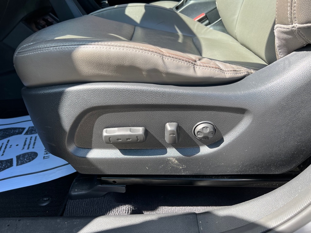 Photo 16 of this HYUNDAI SANTA FE