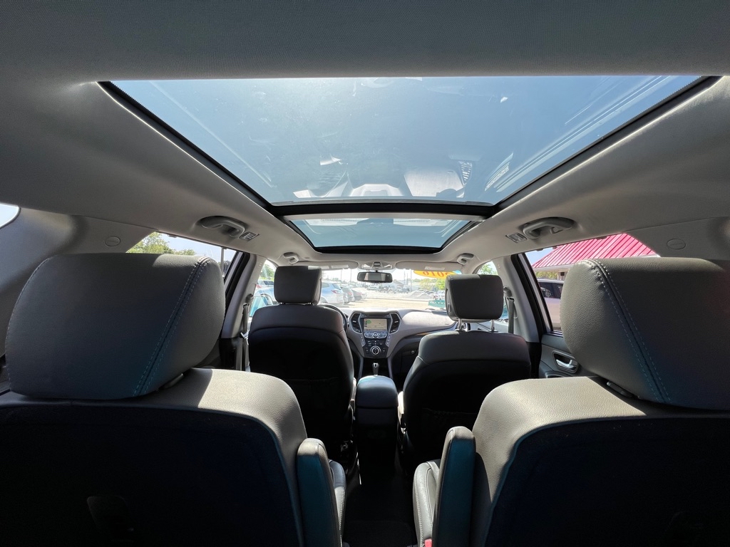 Photo 29 of this HYUNDAI SANTA FE