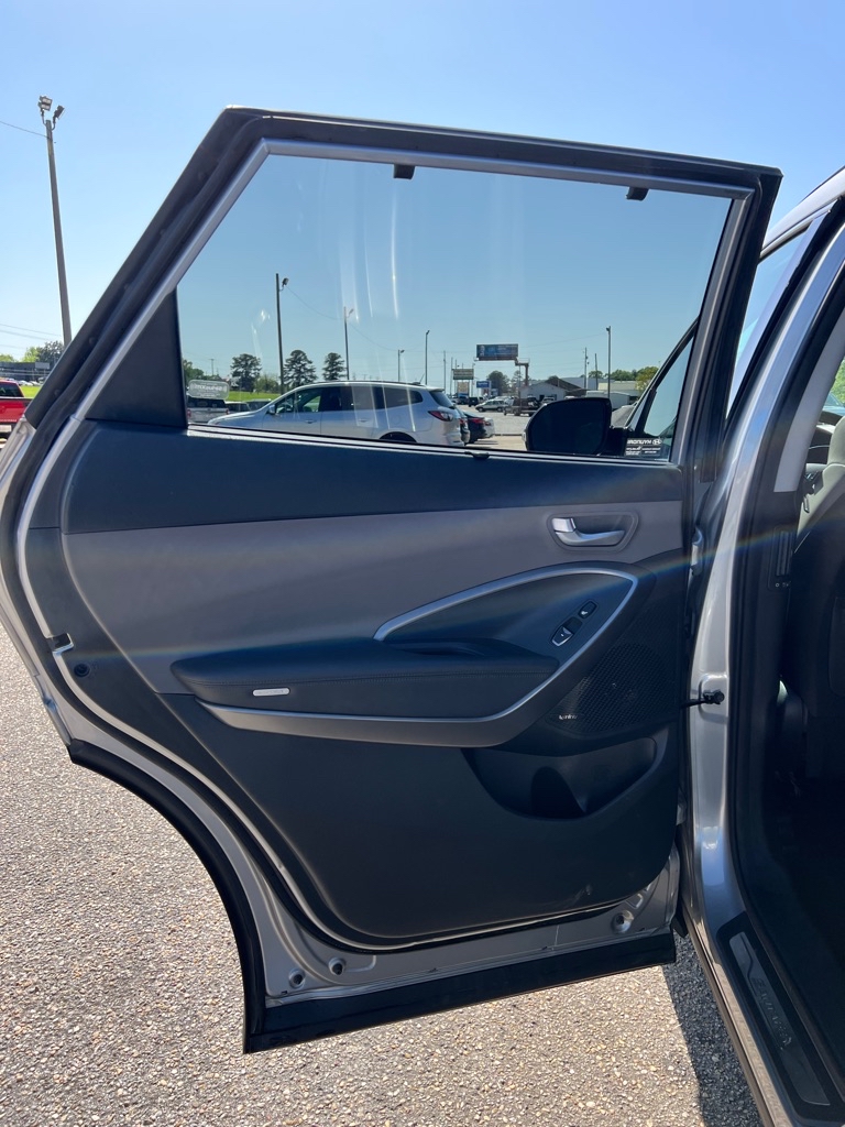 Photo 21 of this HYUNDAI SANTA FE