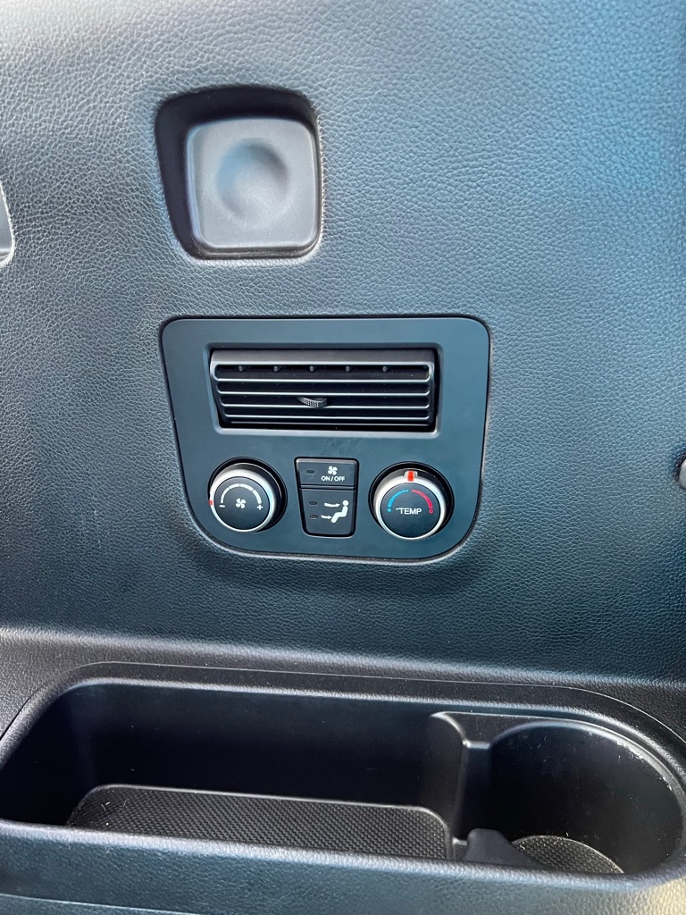 Photo 26 of this HYUNDAI SANTA FE