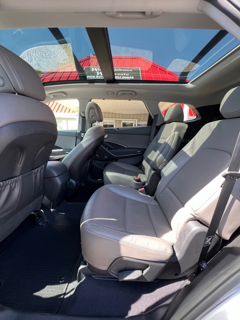 Photo 24 of this HYUNDAI SANTA FE