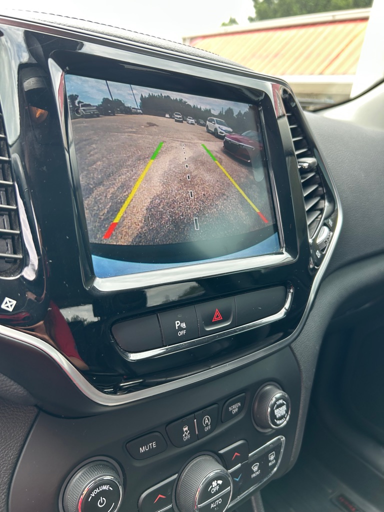 Photo 11 of this JEEP CHEROKEE