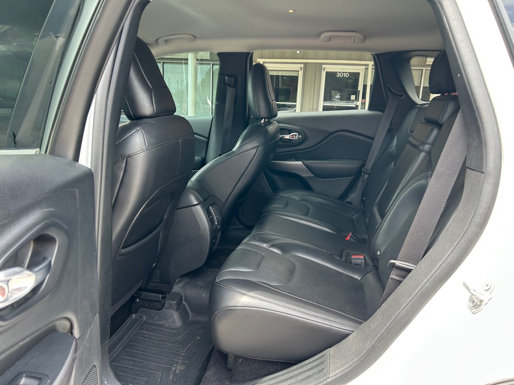 Photo 7 of this JEEP CHEROKEE