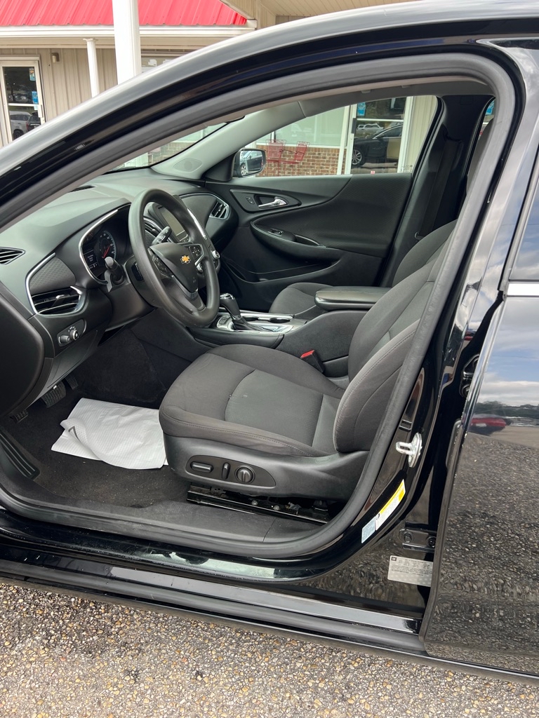 Photo 8 of this CHEVROLET MALIBU